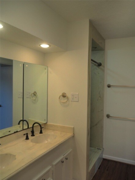 Building Photo - 10319 Raritan Dr