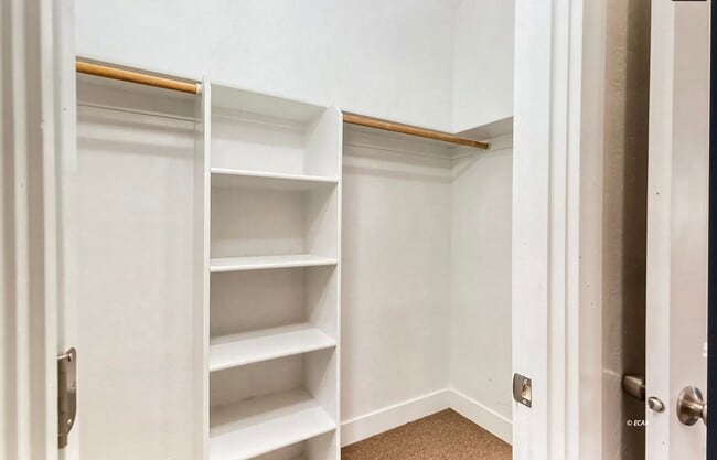 Building Photo - 2115 Villa Dr