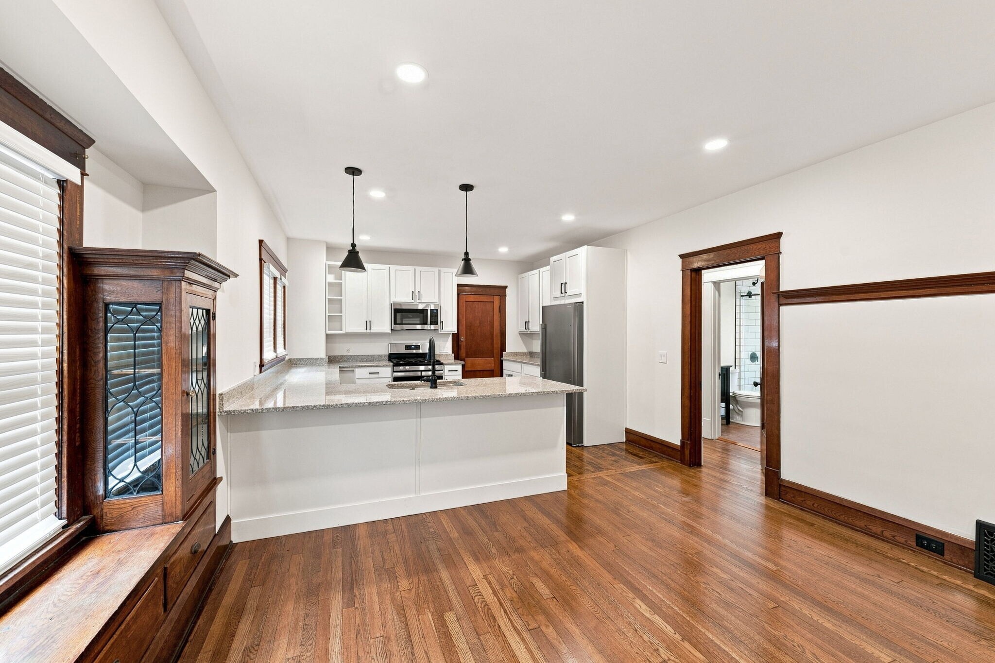 Building Photo - 1320 W 64th St