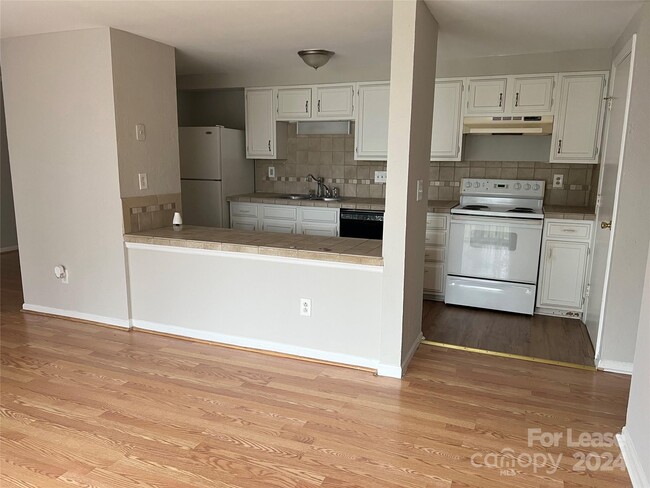 Building Photo - 1645 Arlyn Cir