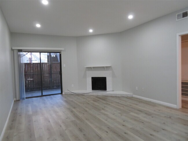 Building Photo - 9707 Richmond Ave.