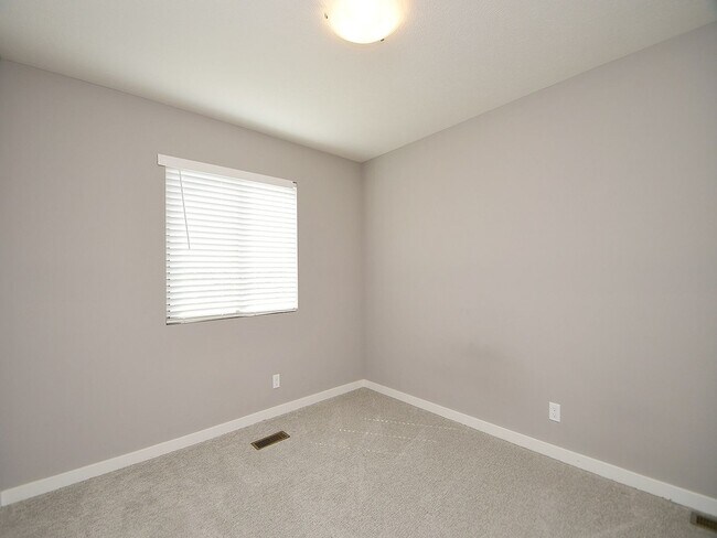 Building Photo - Charming 3-Bedroom Home in Quiet Omaha Nei...