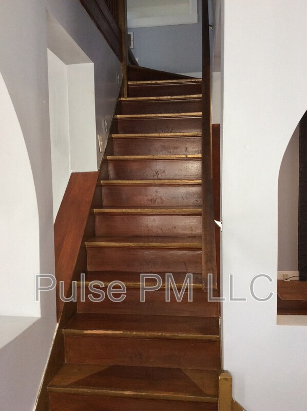 Building Photo - 25 E 24th St