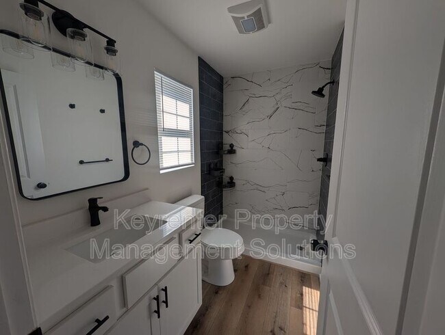 Building Photo - 55 Breezewood Dr