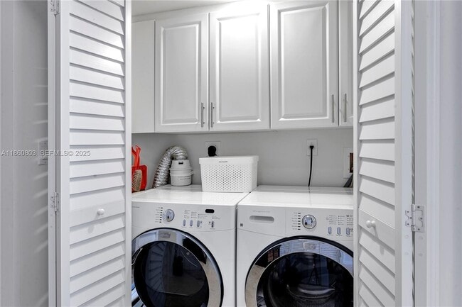 Building Photo - 3000 N Ocean Dr