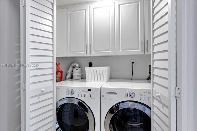 Building Photo - 3000 N Ocean Dr