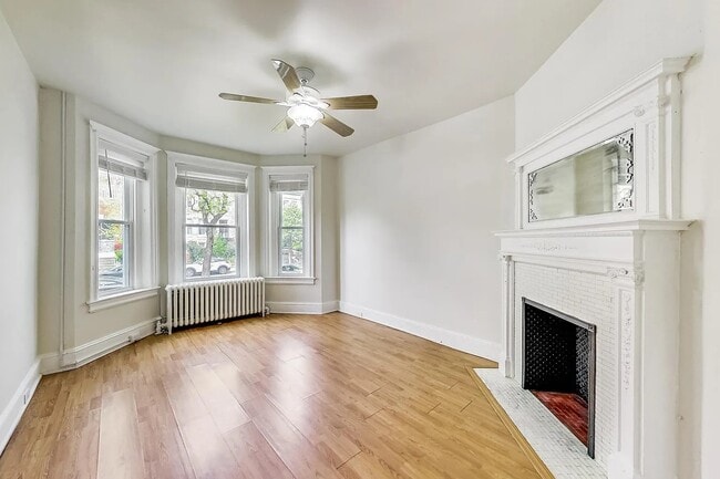 Building Photo - 137 R St NE