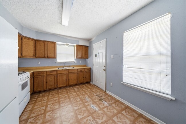 Building Photo - 406 E 34th St