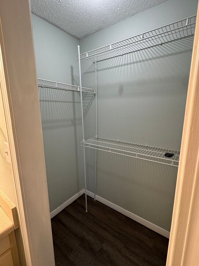 Building Photo - GREAT COMMUTE LOCATION!