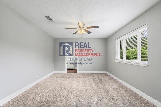 Building Photo - Beautiful 3 Bed-2 Bath Home in a Great Loc...