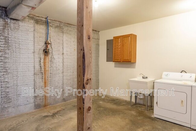 Building Photo - 2304 Ravenswood Ct