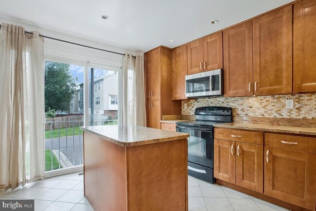 Building Photo - 205 Castleton Pl