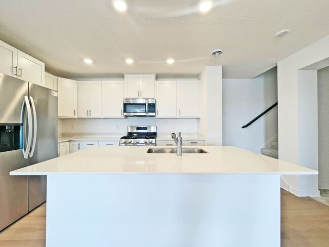 Building Photo - Brand New Townhome from Builder Never Lived In with Large Primary Suite, Loft-Office, 3 Baths and...