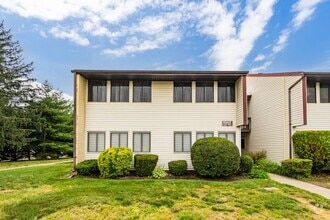 Building Photo - 2 Avon Dr E