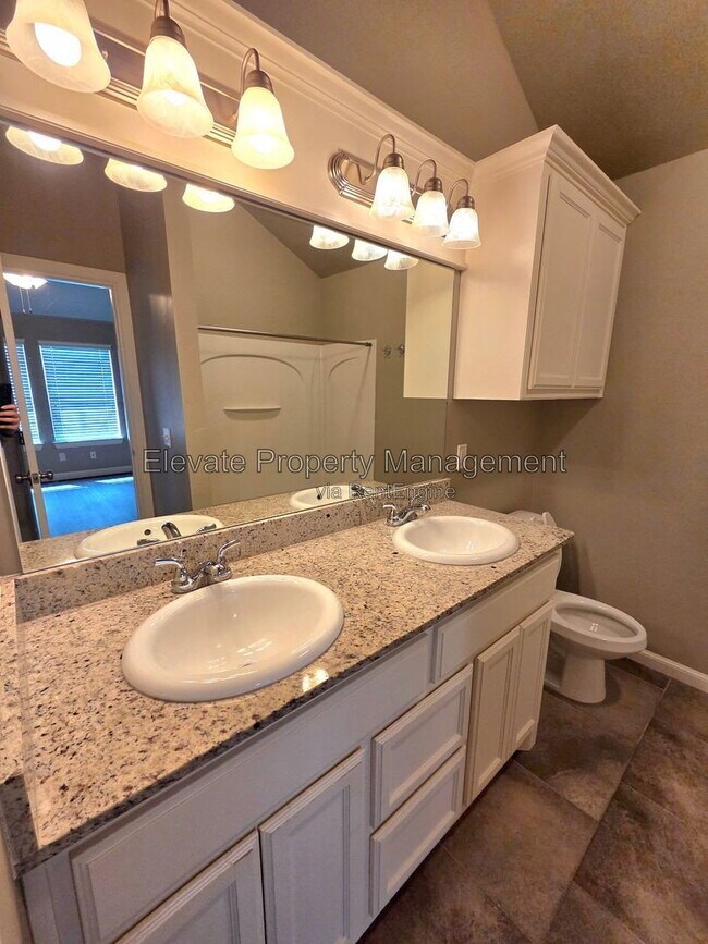 Building Photo - 2210 Starwood Wy