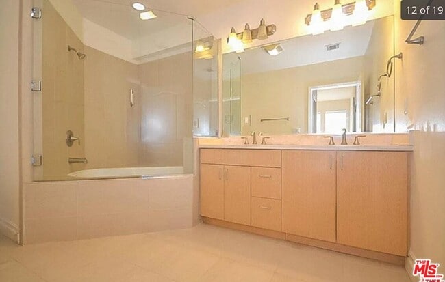 Building Photo - 917 S New Hampshire Ave