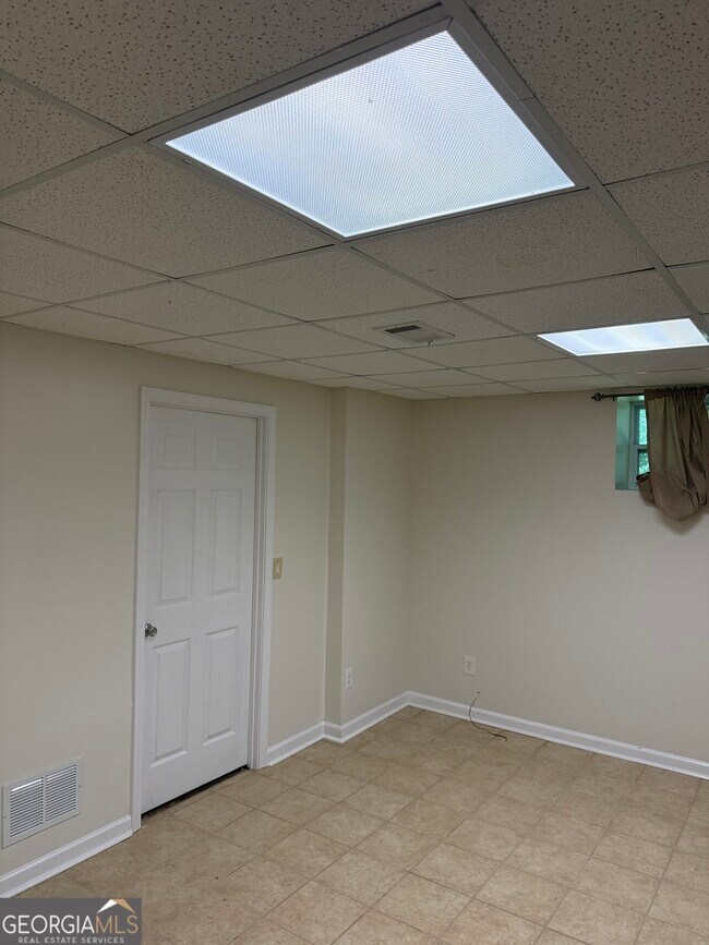 Building Photo - 455 Waterway Dr SW