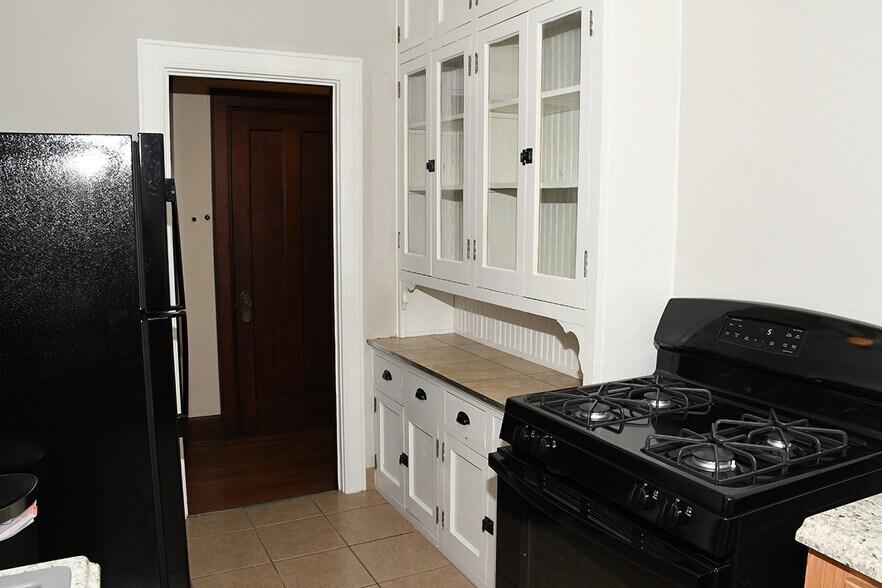 Kitchen - 1006 Delta Ave