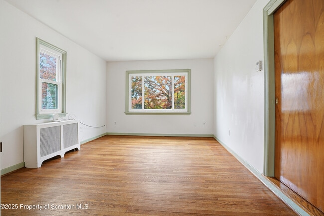 Building Photo - 123 William St