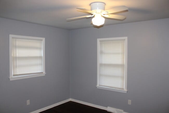 Building Photo - Spacious 3 bedrooms and 2 bath with vanity...