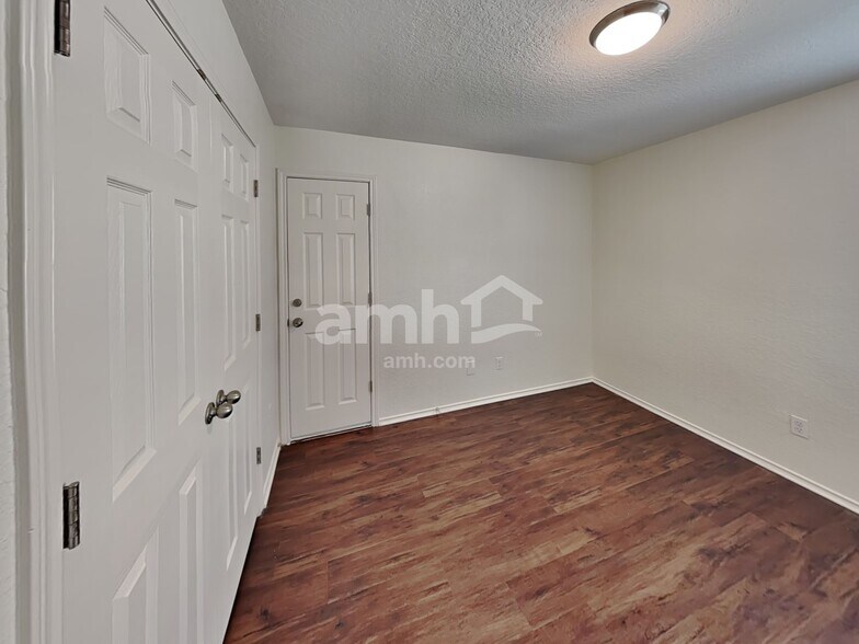 Building Photo - 412 Saddlehorn Way