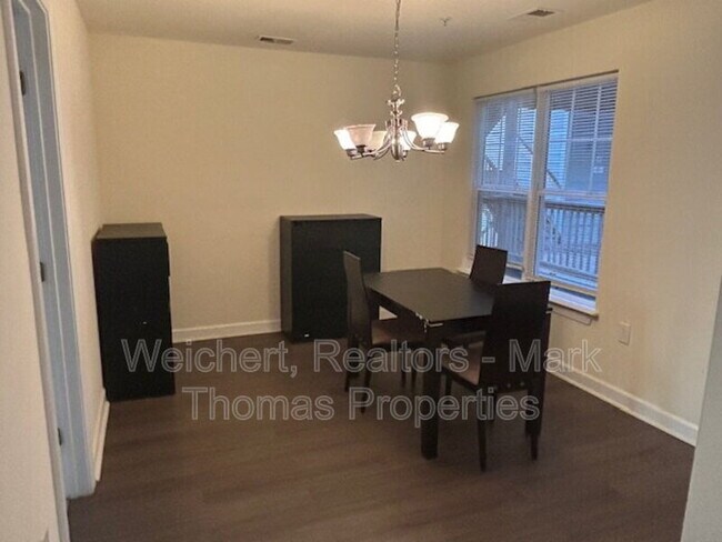 Building Photo - 929 Morreene Rd