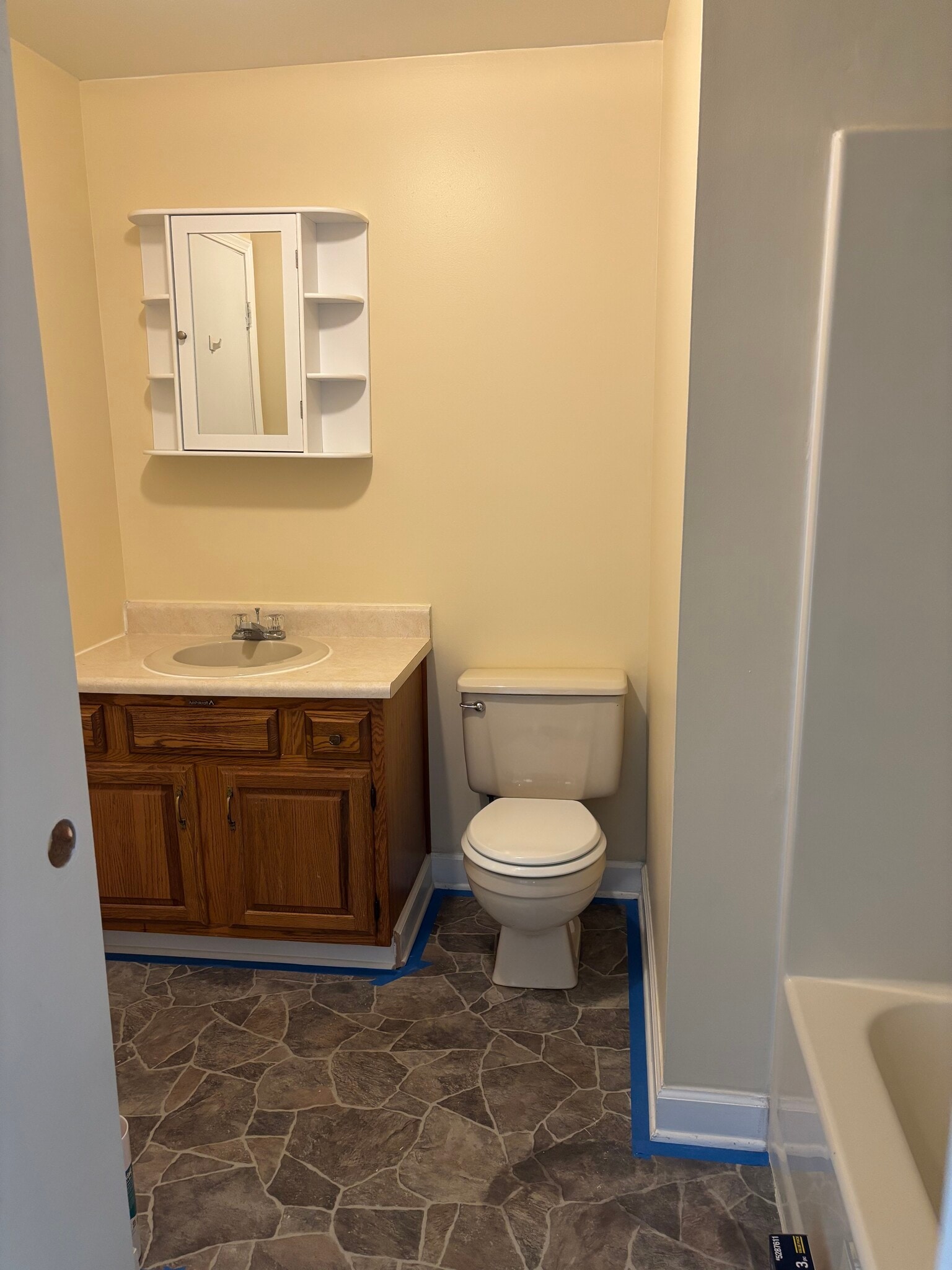 Main Bath - 32 Chestnut Ct
