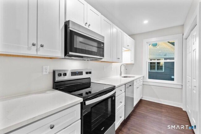 Building Photo - 57 E Main St