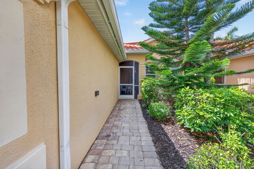 Building Photo - 14214 Manchester Dr