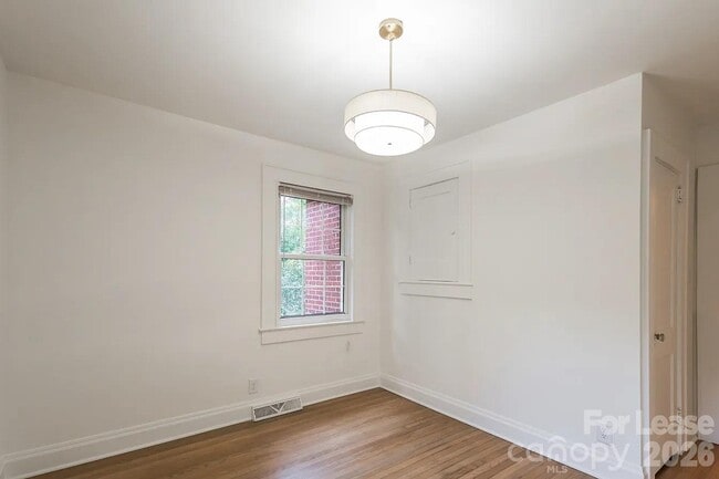 Building Photo - 152 W Park Ave