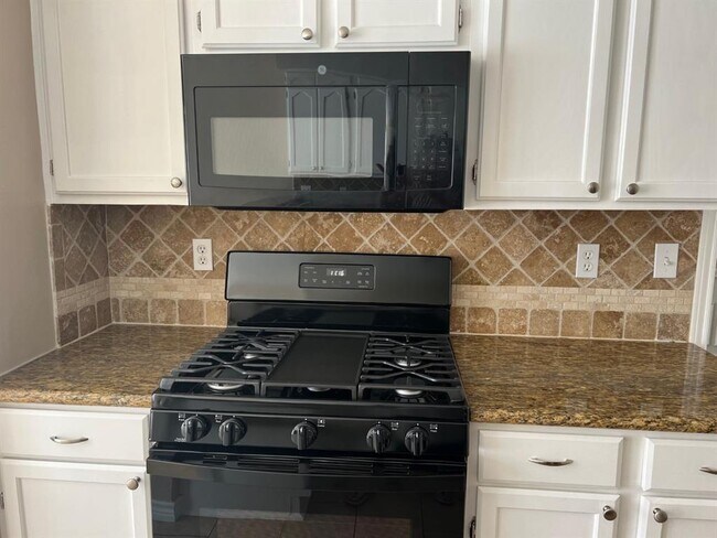 Building Photo - 8003 Catalpa St