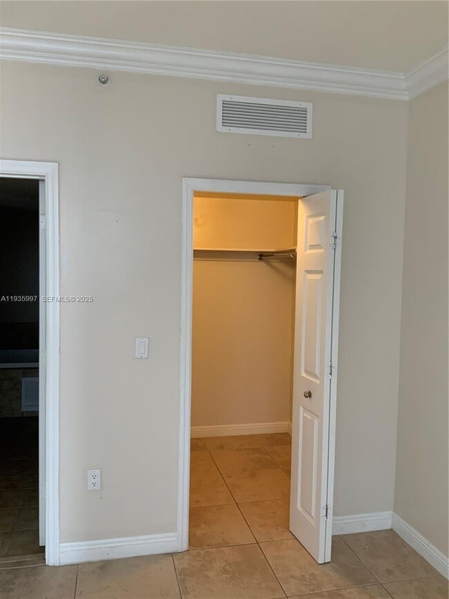 Building Photo - 888 Douglas Rd