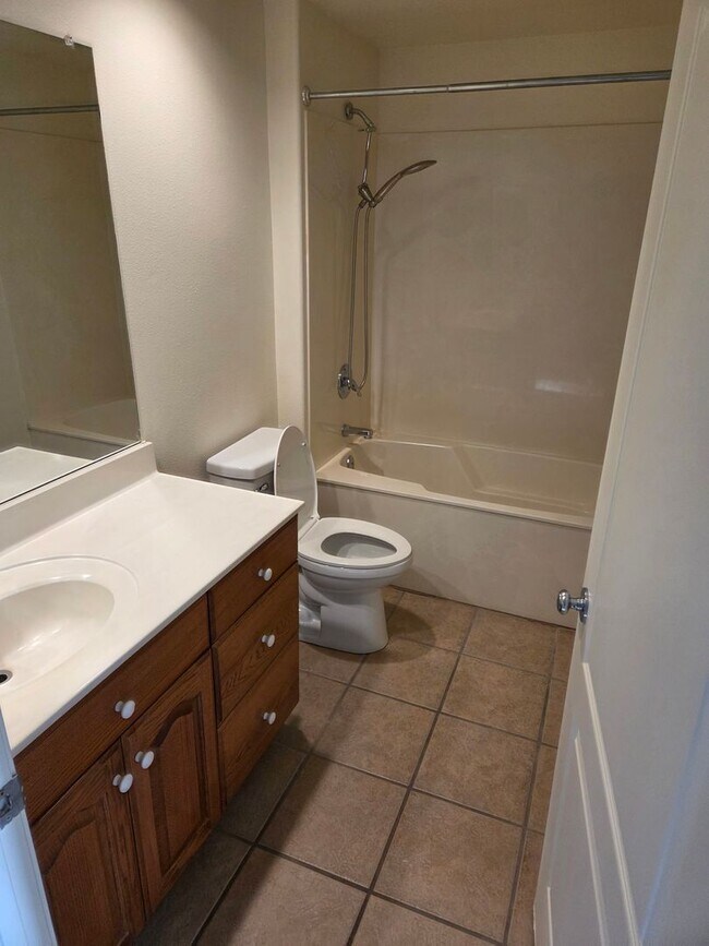 Building Photo - Spacious 2 Bed + 2 Bath Condo | 1,104 Sq Ft | Gas Fireplace | Private Balcony | Natural Light Filled