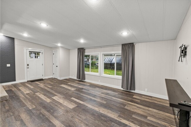 Building Photo - Updated 3 bed Bonney Lake home on dead end street