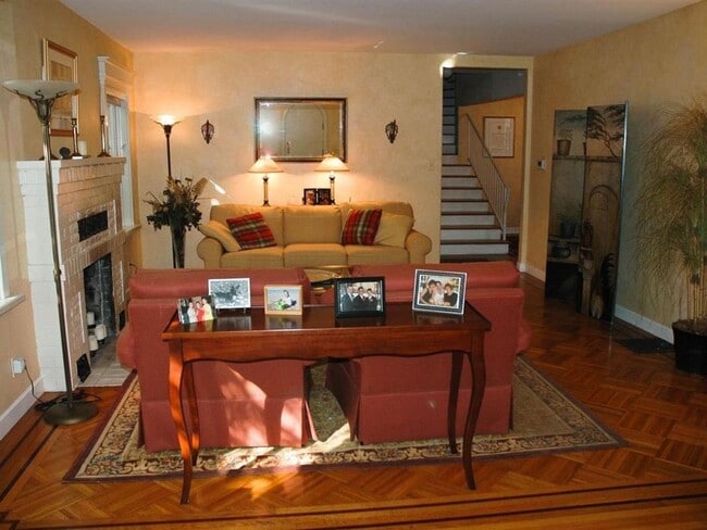 Building Photo - Fully Furnished Short Term Rental (March 7 to June 28, 2025) By Downtown Menlo Park!