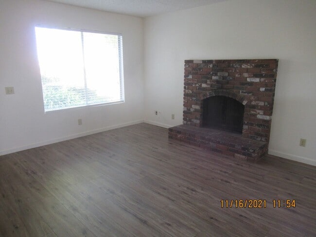 Building Photo - Upgraded Casa La Canda Townhome