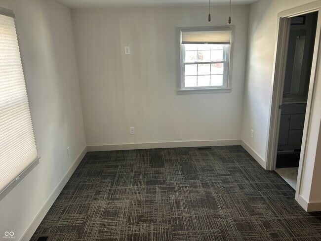 Building Photo - 472 N 17th St