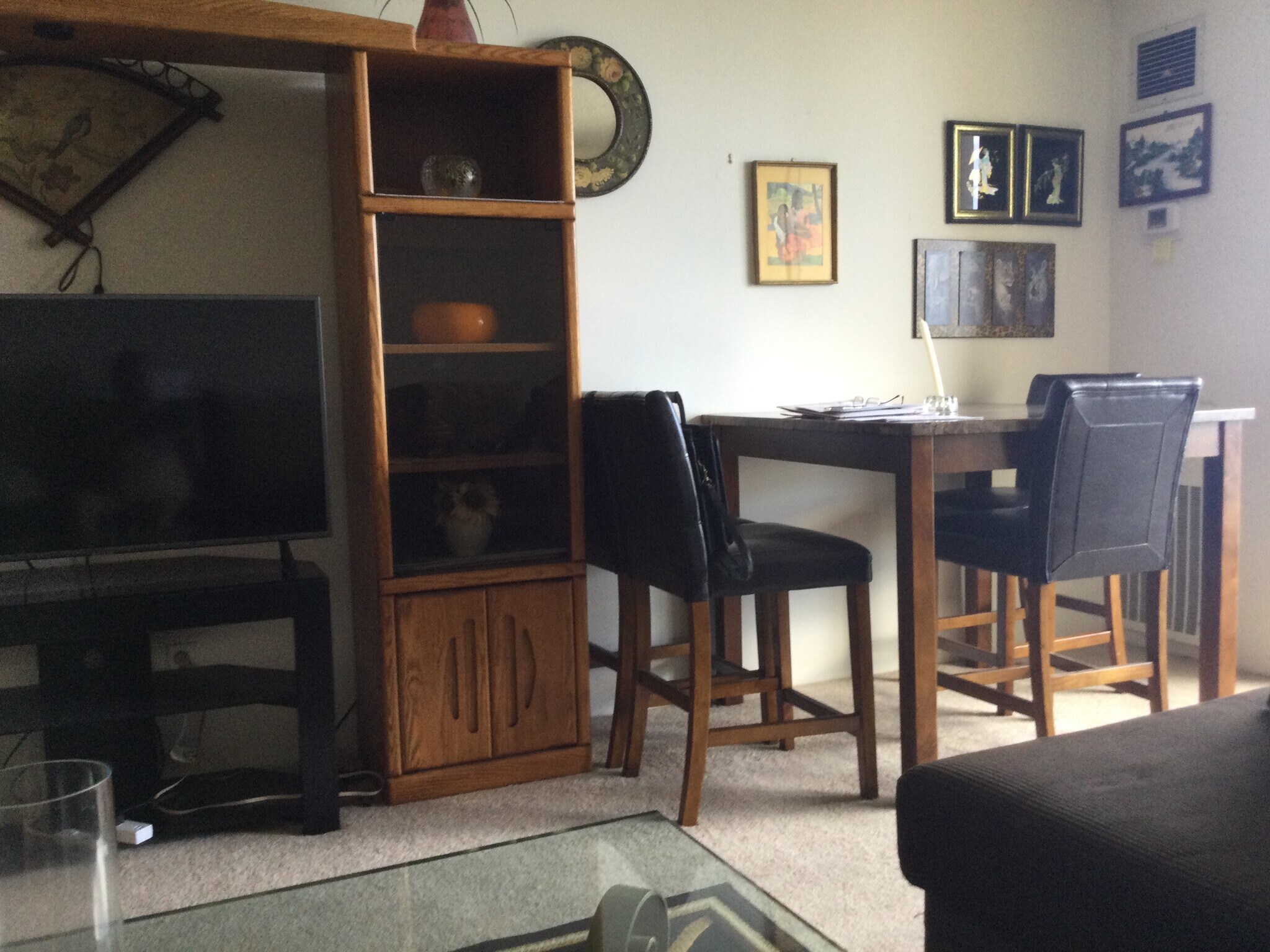 TV Area - 400 Hobron Ln