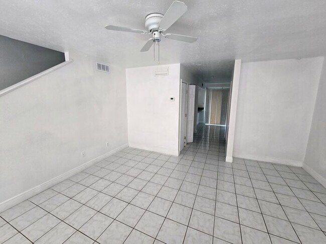 Building Photo - Large Two bedrooms with a cover patio