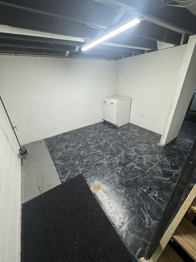 Building Photo - 616 Boston Rd