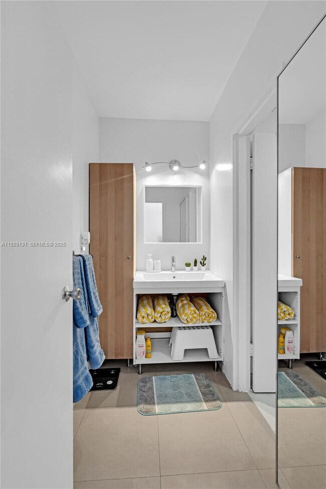 Building Photo - 800 West Ave