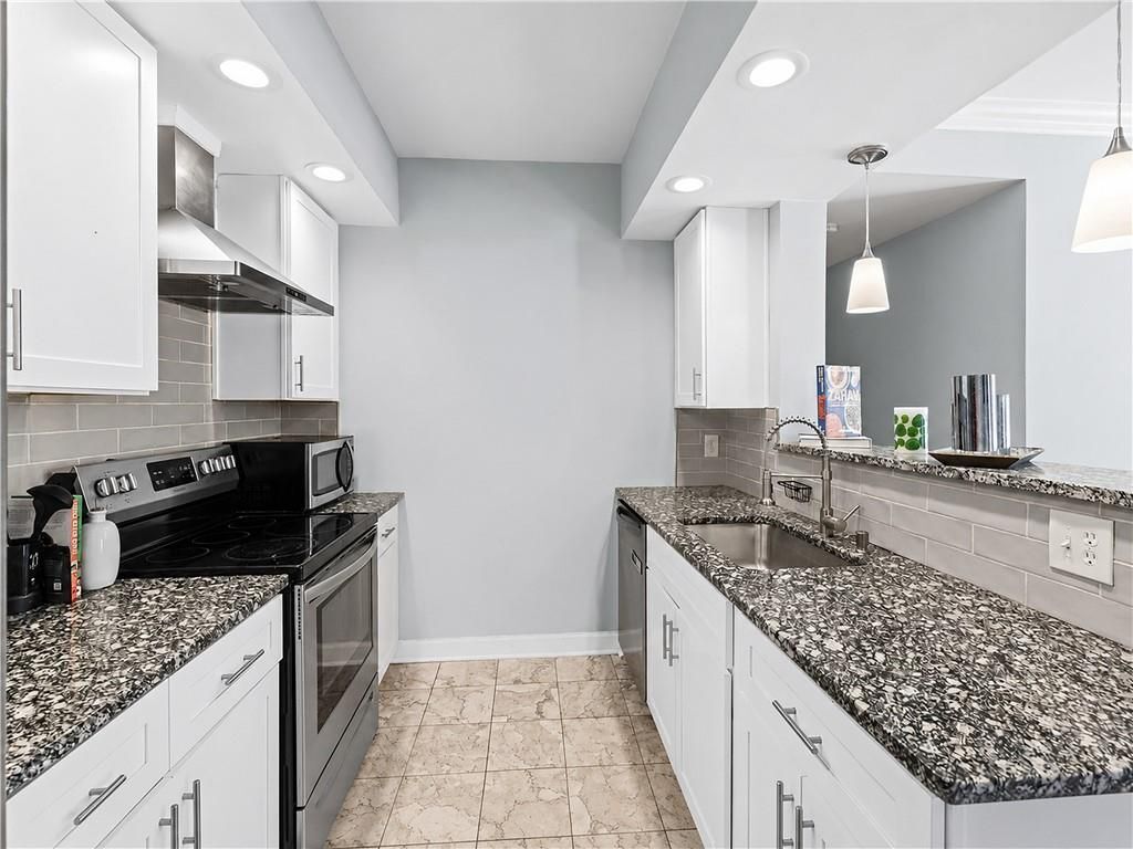 Building Photo - 2161 Peachtree Rd