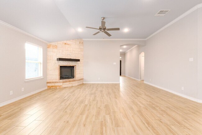 Building Photo - 3 Bdrm 2 Bath in Belton