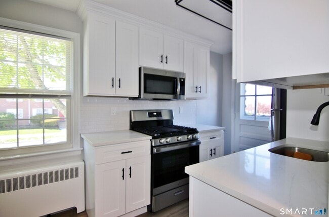 Building Photo - 6 Revere Dr