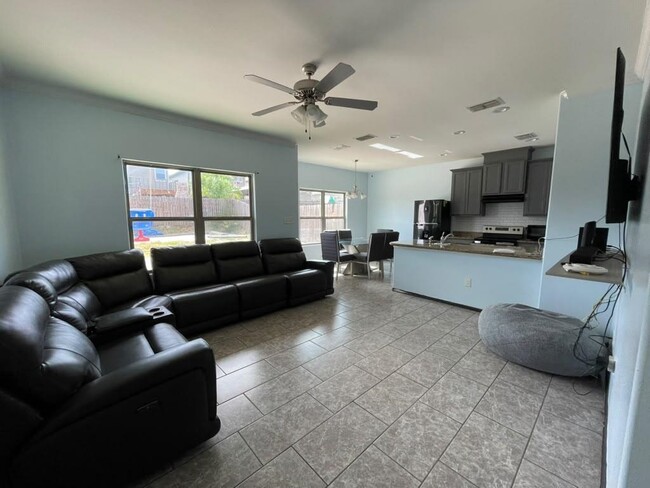 Building Photo - 9987 Inmaculada Ln