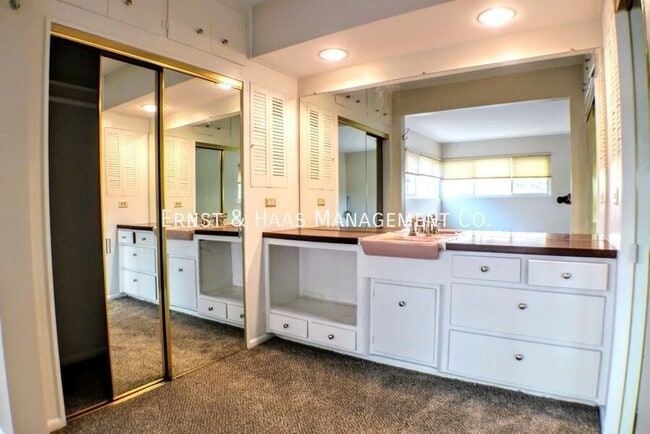 Building Photo - 3700 Weston Pl