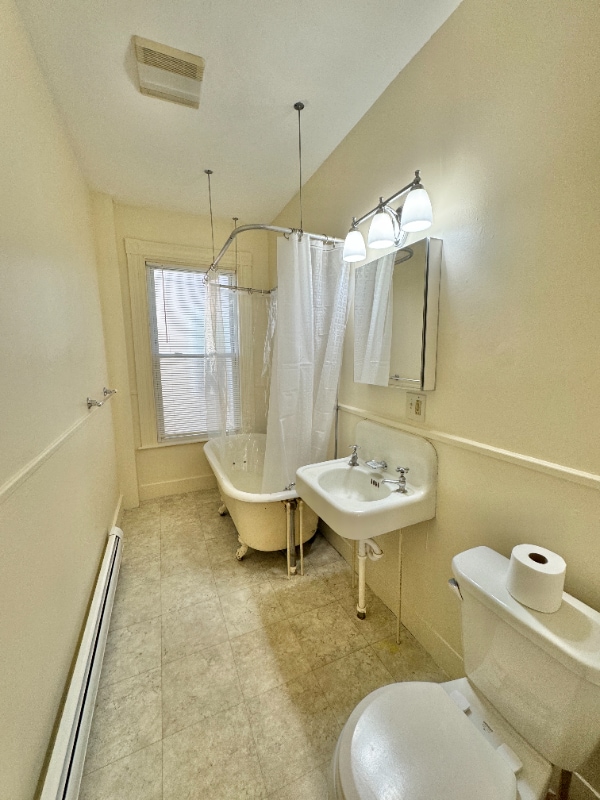 Building Photo - 66 Center St