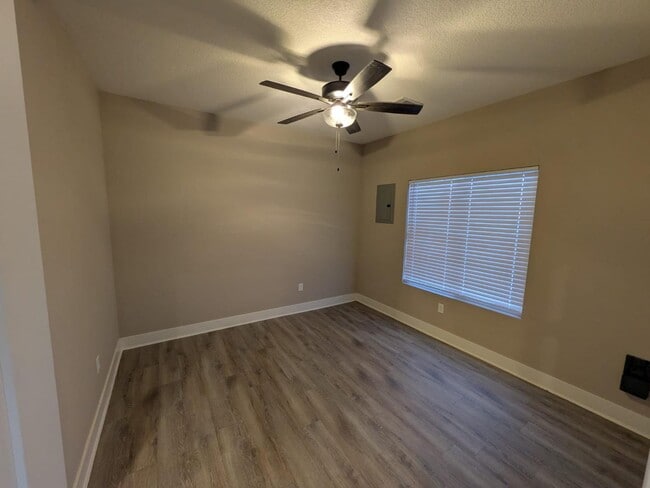 Building Photo - 5224 N Cypress St