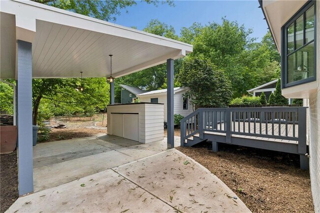 Building Photo - 1511 McLendon Ave NE