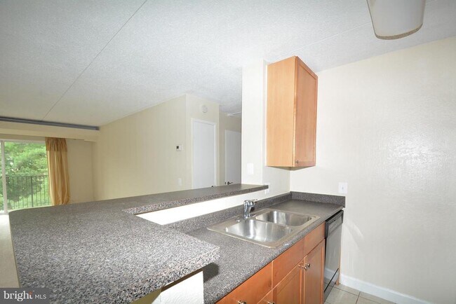 Building Photo - 75 S Reynolds St